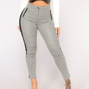 Fashion Nova - Carlybelle Print Pants - New With Tags Size 2x